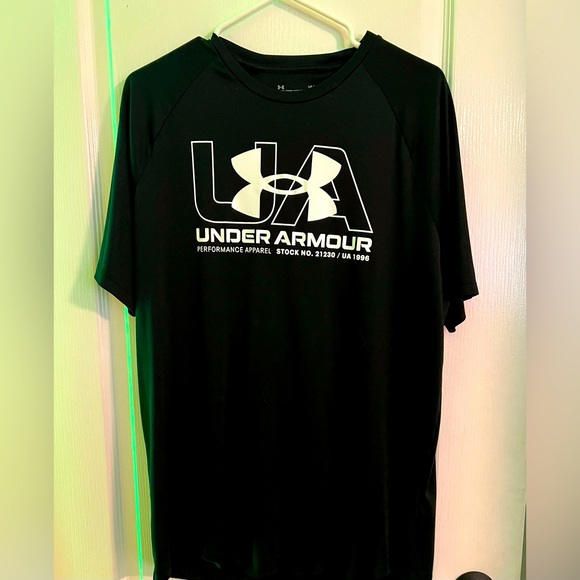 Never worn- Under Armour T Shirt - Picture 1 of 2